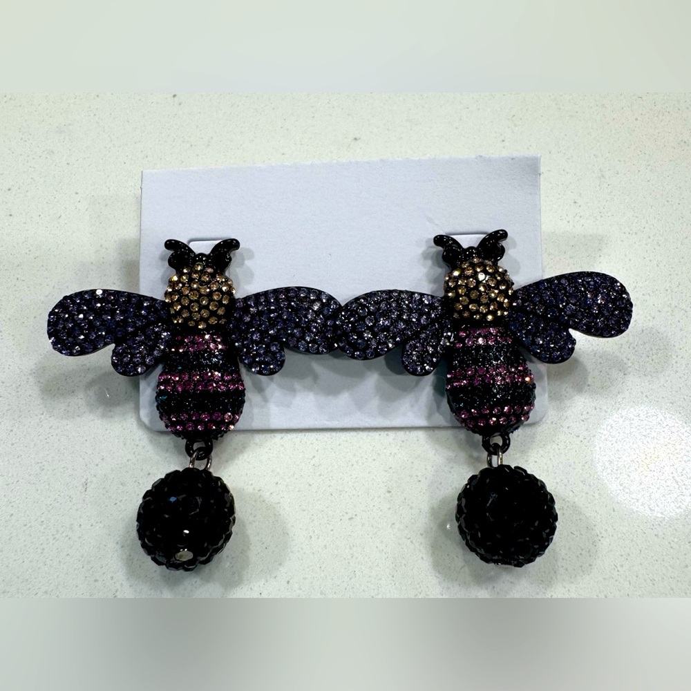 Whimsical queen bee 🐝 bejeweled fashion earrings. (brand new)